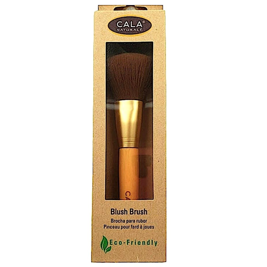 Eco-friendly blush brush by Cala Naturale, featuring a bamboo handle and soft bristles, packaged in a recyclable cardboard box.