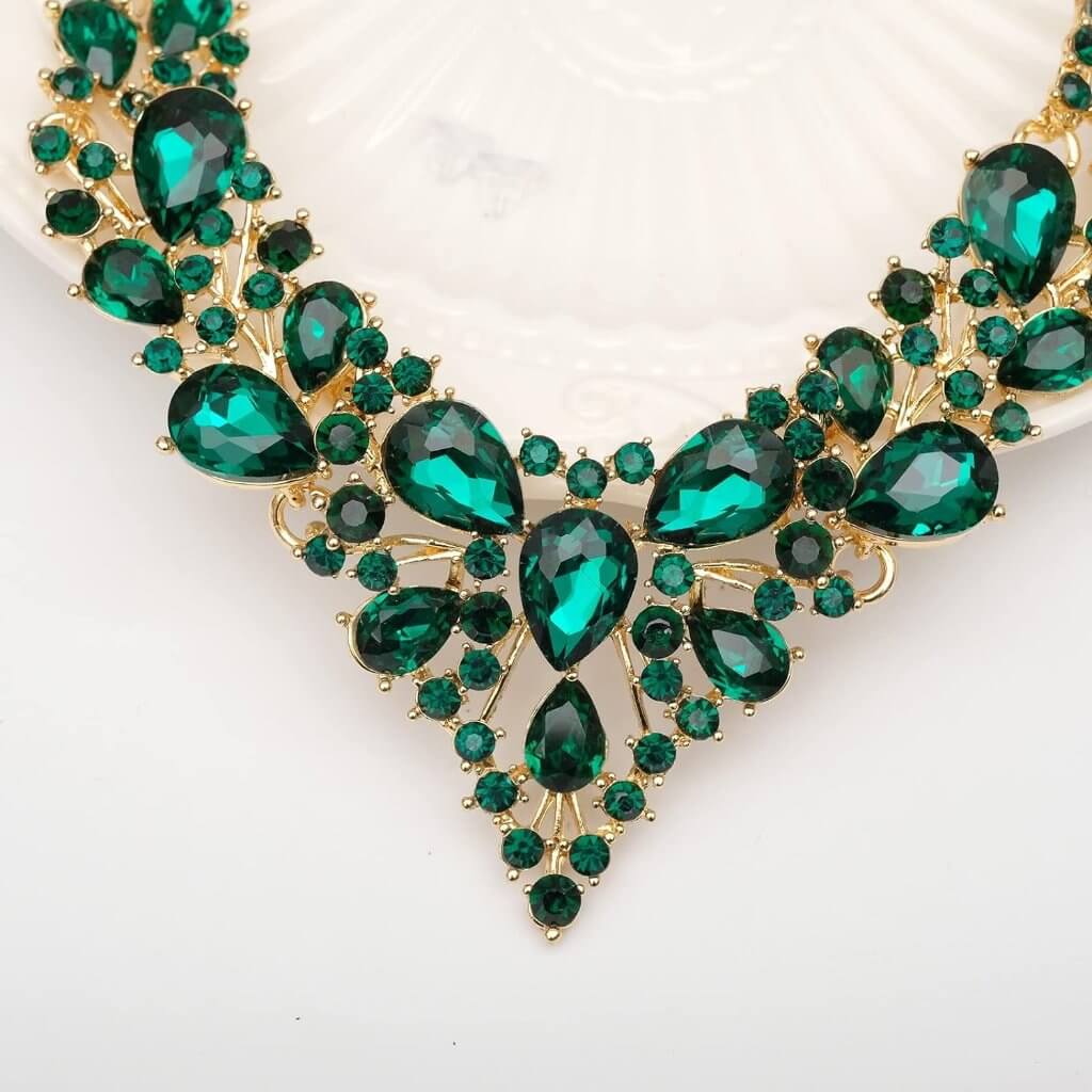 Elegant emerald green crystal necklace with gold accents, ideal for weddings, formal events, and upscale evening wear.